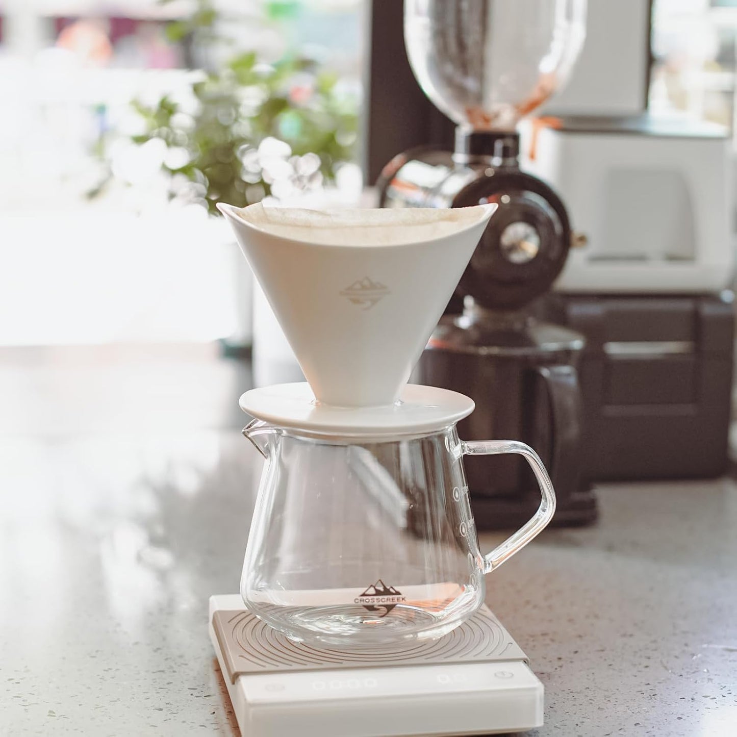 Pour over Coffee Maker Set, White Ceramic Coffee Dripper with 650Ml Coffee Glass Server V60 Paper Filter for Cafe Home Restaurant 6291-12102-03A