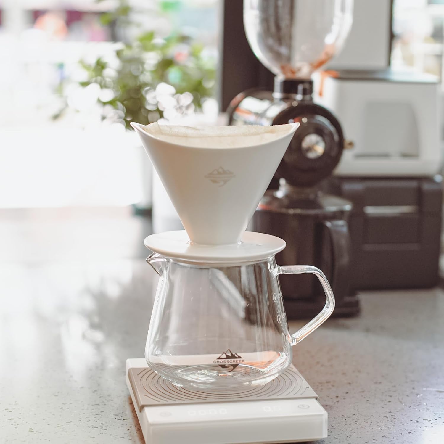 Pour over Coffee Maker Set, White Ceramic Coffee Dripper with 650Ml Coffee Glass Server V60 Paper Filter for Cafe Home Restaurant 6291-12102-03A